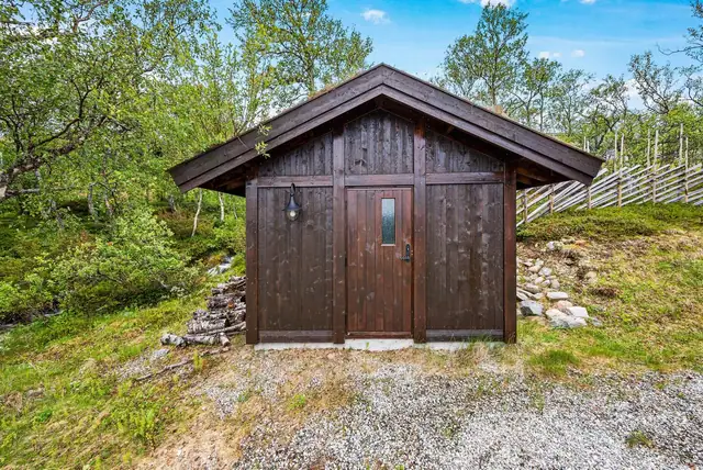 Pen fritidsbolig fra Røroshytta. Fantastisk utsikt. Nær alpinanlegg. Flott skigard rundt nesten hele eiendommen. — bilde 10