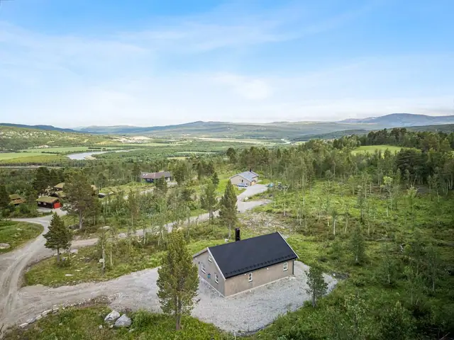 Meget pen nyoppført fritidsbolig med moderne uttrykk, flott utsikt, 2 soverom, stor hems etc — bilde 2