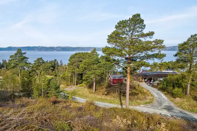 MEGET kort veg fra tomta til deilige morgenbad.