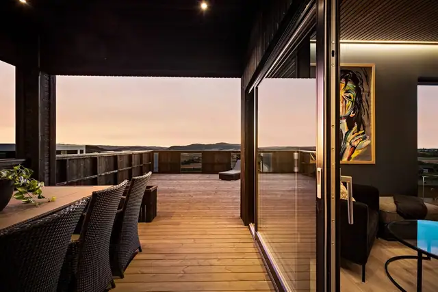 Fra stua har du utgang til en spektakulær takterrasse