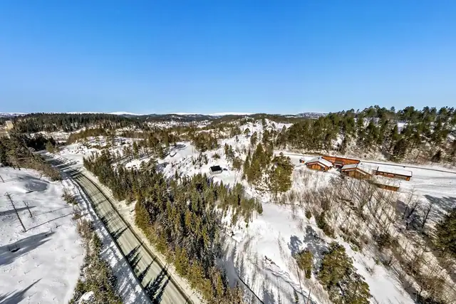 I området er det oppført eneboliger og Løkken barnehage.