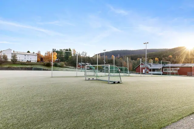 300 meter fra tomta ligger Hegra fotballstadion med tilhørende idrettslag Hegra IL.