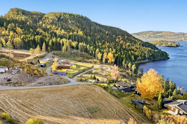 Området er regulert til fritidsbebyggelse, og tomta har tilhørighet til Svartvika hyttefelt.