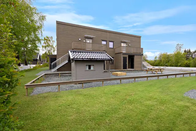 Det er godt tilrettelagt for barn med lekeplass i boligfeltet.