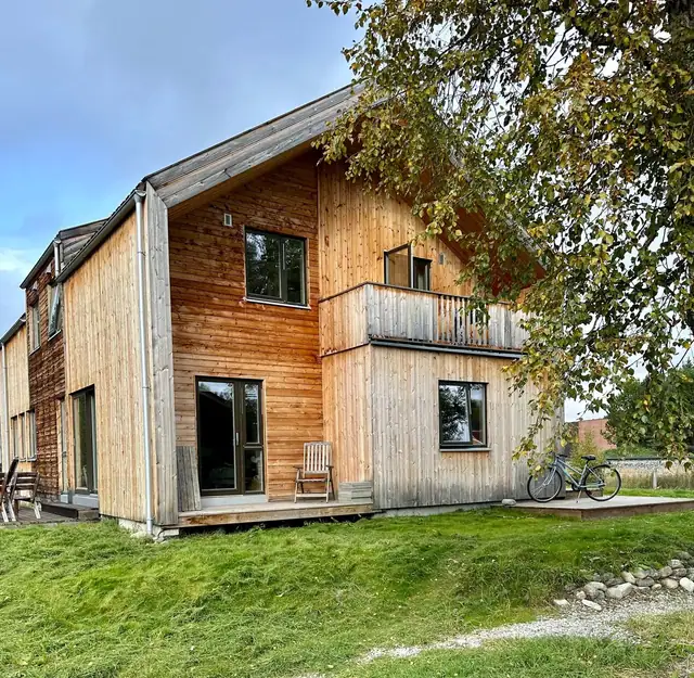Innholdsrikt høykvalitetshus i populært område, Røros Sentrum. 3 stuer. 6 store soverom. 3 bad. Sentral beliggenhet. — bilde 7