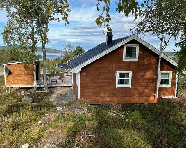 Nyere fritidsbolig fra 2018 med nydelig utsikt og gode solforhold | Bilvei | Innlagt strøm | Svært gode turmuligheter — bilde 3