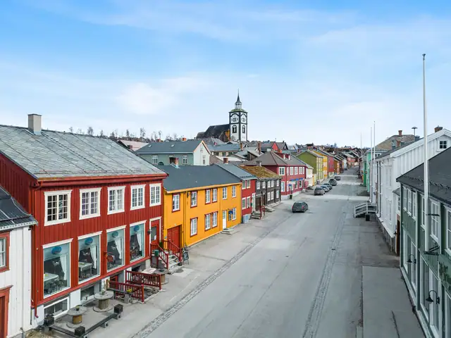 Flott & sentral næringseiendom med mulighet for bolig i øvre etasjer i hjertet av Røros Sentrum. Profilert beliggenhet. — bilde 2