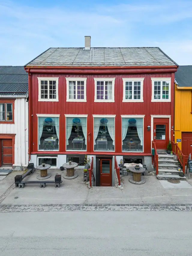 Flott & sentral næringseiendom med mulighet for bolig i øvre etasjer i hjertet av Røros Sentrum. Profilert beliggenhet. — bilde 11