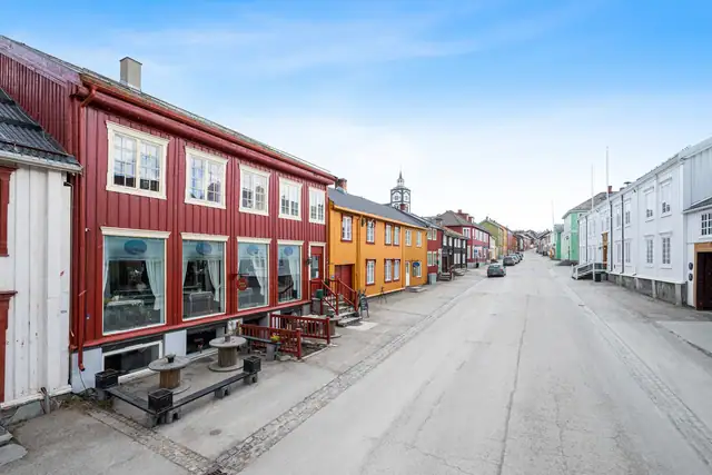 Flott & sentral næringseiendom med mulighet for bolig i øvre etasjer i hjertet av Røros Sentrum. Profilert beliggenhet. — bilde 3