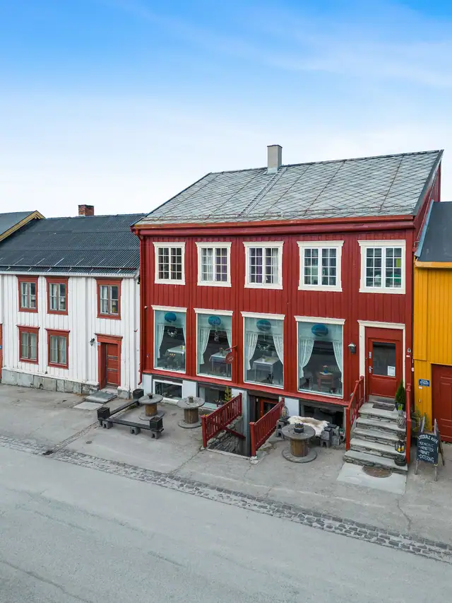 Flott & sentral næringseiendom med mulighet for bolig i øvre etasjer i hjertet av Røros Sentrum. Profilert beliggenhet. — bilde 7