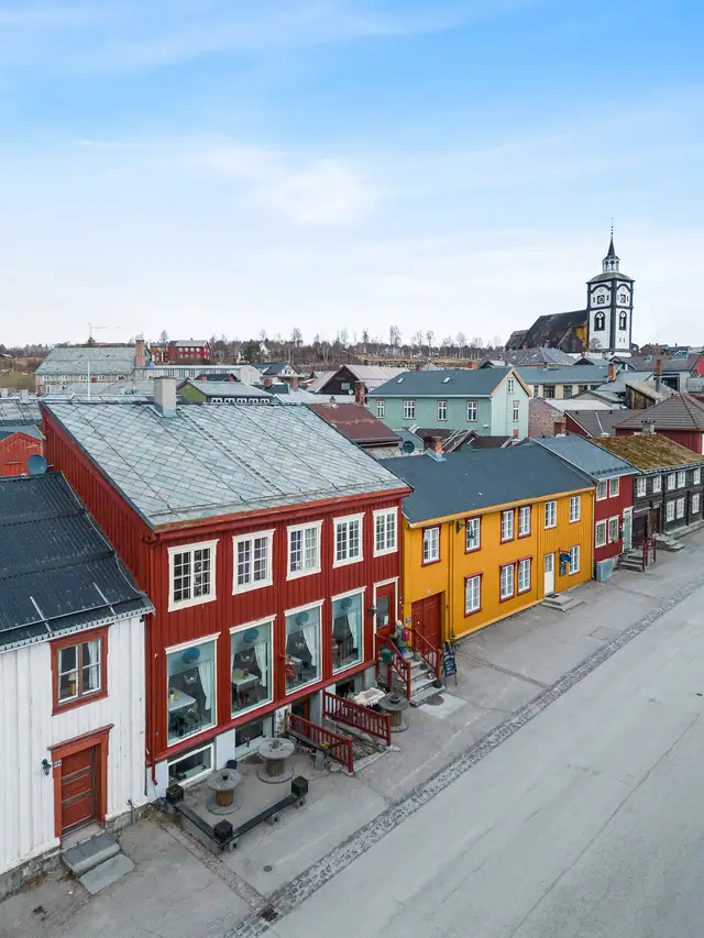 Flott & sentral næringseiendom med mulighet for bolig i øvre etasjer i hjertet av Røros Sentrum. Profilert beliggenhet. — bilde 10