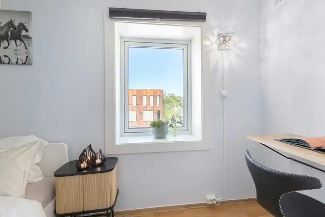 Utformingen gir plass til å møblere med både skap og skrivebord.