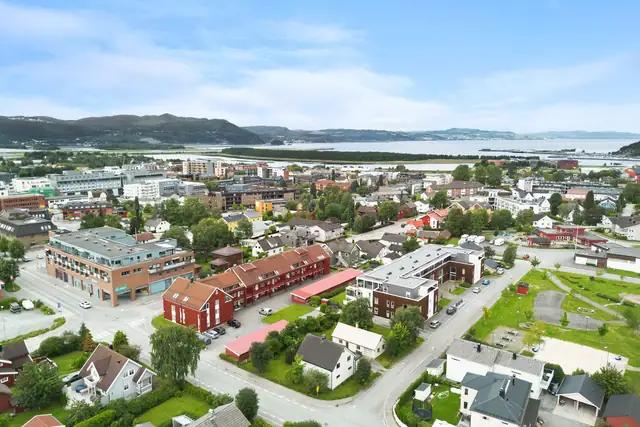 Beliggenhet - rett utenfor sentrumskjernen.