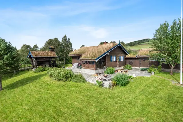 Særegen & pen eiendom med flott beliggenhet. Ingen boplikt! Herlige sol- & utsiktsforhold. — bilde 3