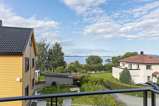 I Ingrid Kiærs veg 9B får du også utsikt mot fjorden.