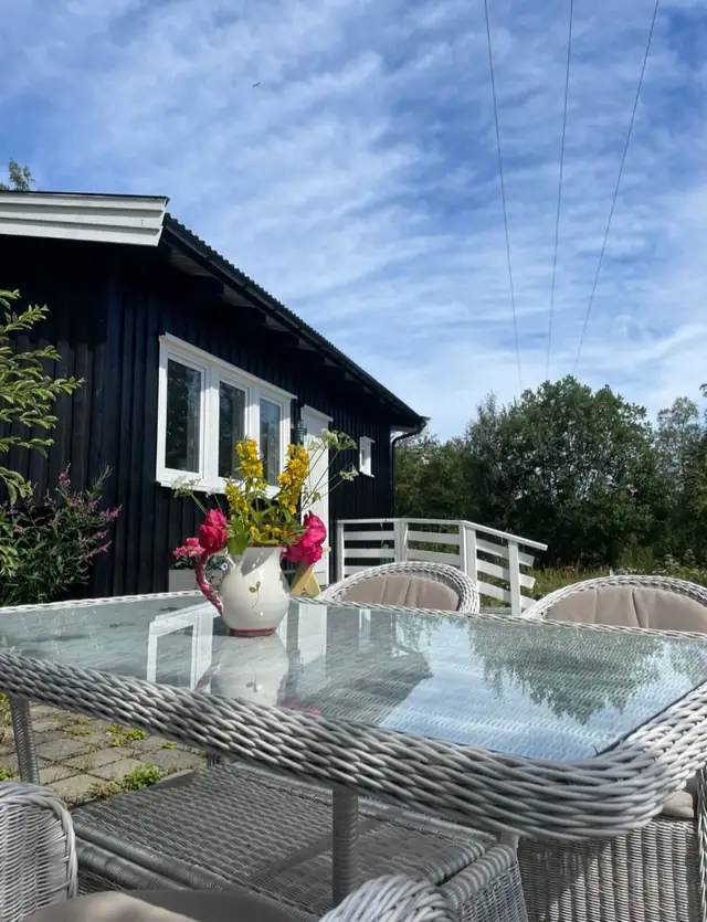 Liten uteplass foran annekset