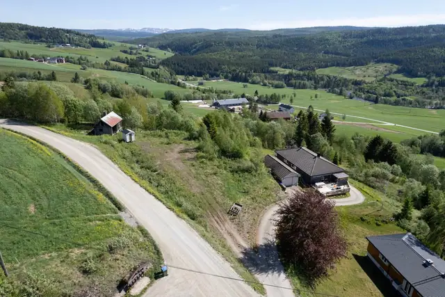 Stor boligtomt med fantastisk utsikt og svært gode solforhold | Vei/vann/strøm lagt like ved tomtegrense — bilde 10