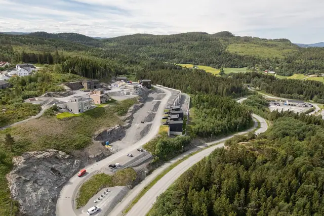Boligfeltet har ypperlig beliggenhet for barnefamilie da det er kort vei til barnehager, Lånke barneskole, idrettsanlegg samt butikker.