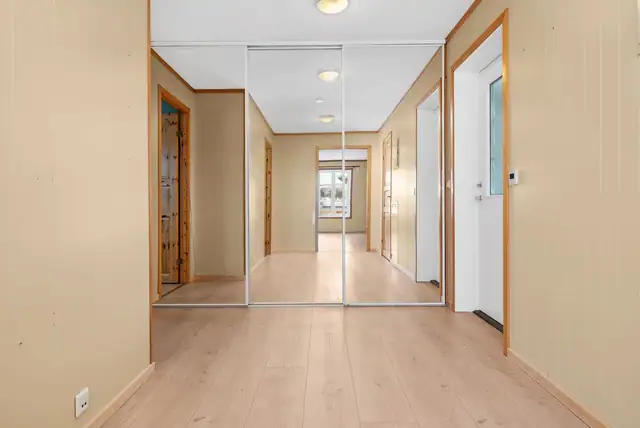 Central 3-room flat in Tolga centre. Good sun. Walking distance to everyday amenities & public transport. — image 8