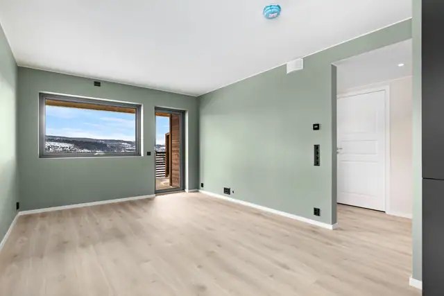 Stue på leilighet lik 1C og 1F. Utstrakt bruk av downlights. 6 stk. downlights i himling i gang, bad og kjøkken inkludert i leveranse