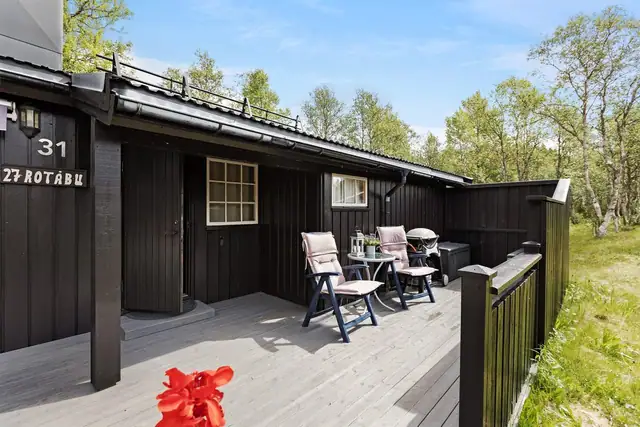 Fritidsbolig sentralt i Stugudal med fin & tilbaketrukket beliggenhet i feltet.