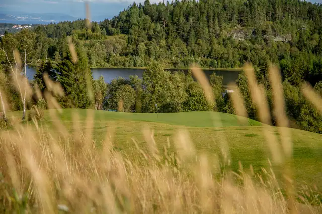 Sommersetra golfbane ligger også en kort spasertur unna.