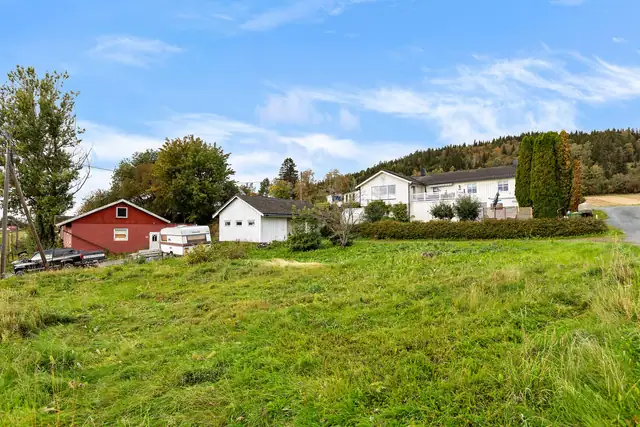 Boligtomt på Skatval. Tomt på ca. 845 kvm. Er i dag bebygd med garasje. Sentral beliggenhet på Skatval. — bilde 4