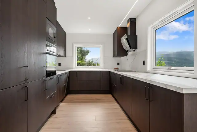 Sun, views & space! Attractive, upgraded detached house with garage in family-friendly Varmbo. Extra plot! — image 12