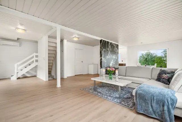 Sun, views & space! Attractive, upgraded detached house with garage in family-friendly Varmbo. Extra plot! — image 5