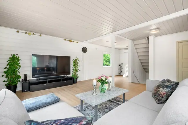 Sun, views & space! Attractive, upgraded detached house with garage in family-friendly Varmbo. Extra plot! — image 7