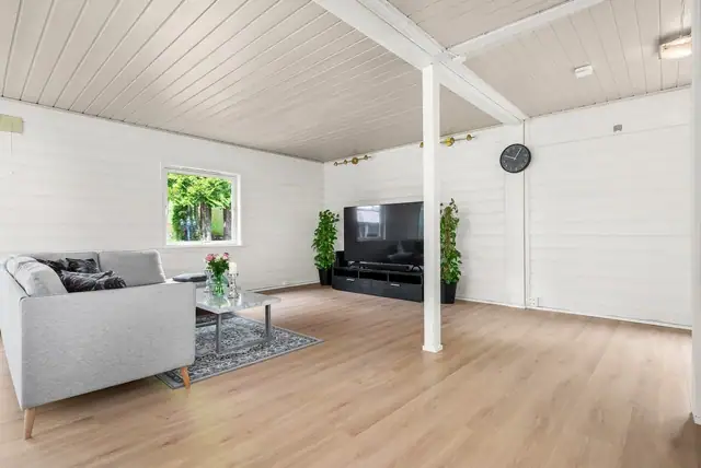 Sun, views & space! Attractive, upgraded detached house with garage in family-friendly Varmbo. Extra plot! — image 8