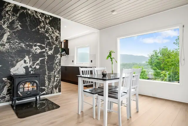 Sun, views & space! Attractive, upgraded detached house with garage in family-friendly Varmbo. Extra plot! — image 9