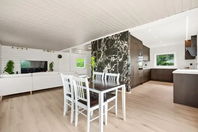 Sun, views & space! Attractive, upgraded detached house with garage in family-friendly Varmbo. Extra plot! — image 10
