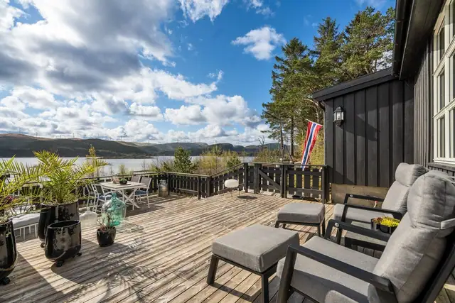 Idyllisk hytte med sjel - Sjøutsikt - Nausttomt - Gode solforhold - 3 soverom - Pent opparbeidet uteområde — bilde 10