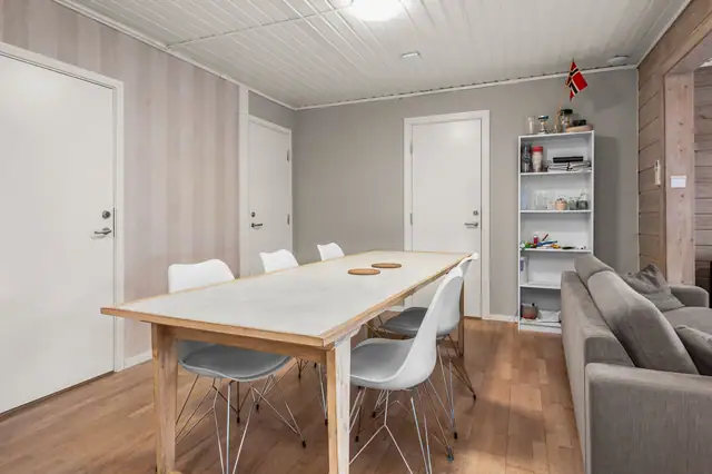 Innholdsrik & oppgradert - Hel tomannsbolig på 357m2 BRA-i med 15 soverom - tomt på 1.022m2 - dobbelgarasje! — bilde 7