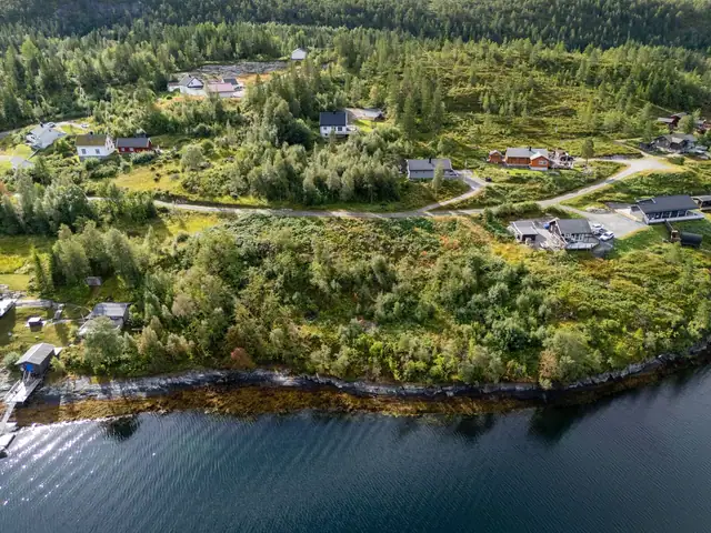 Romslige og flotte hyttetomter i populære Råkvågen! Flott utsikt. Sjønært. 3 allerede solgt! Naustrett inkludert. — bilde 12