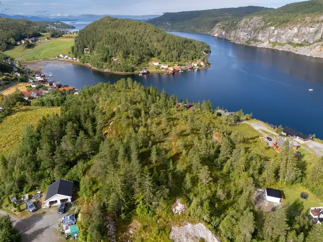 Romslige og flotte hyttetomter i populære Råkvågen! Flott utsikt. Sjønært. 3 allerede solgt! Naustrett inkludert. — bilde 3