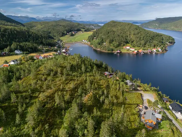 Romslige og flotte hyttetomter i populære Råkvågen! Flott utsikt. Sjønært. 3 allerede solgt! Naustrett inkludert. — bilde 5