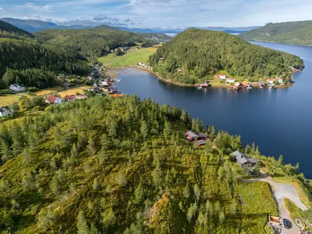 Romslige og flotte hyttetomter i populære Råkvågen! Flott utsikt. Sjønært. 3 allerede solgt! Naustrett inkludert. — bilde 6