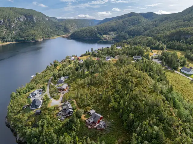 Romslige og flotte hyttetomter i populære Råkvågen! Flott utsikt. Sjønært. 3 allerede solgt! Naustrett inkludert. — bilde 8