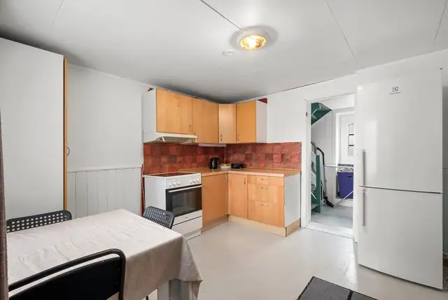 Mixed-use building, with housing on the 1st floor and commercial premises on the ground floor, in a very central location in Tynset centre. — image 10