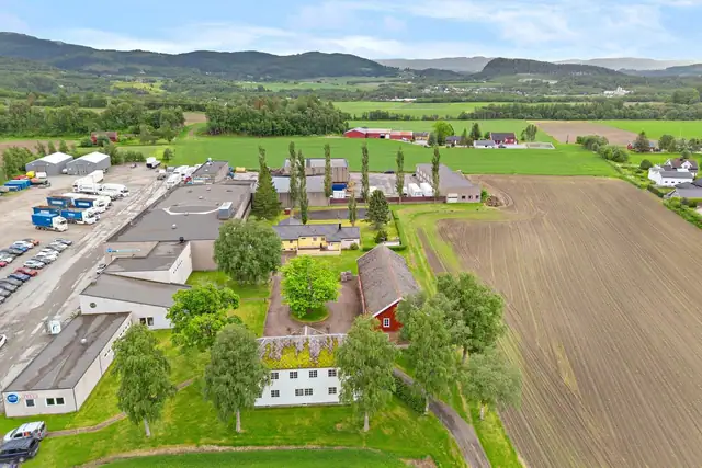 Sentralt & kort vei til sentrum og E14, samt gangavstand til skole.