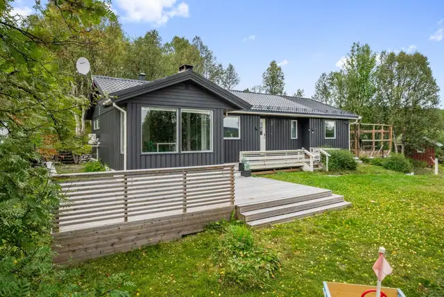 Enebolig med sentral og attraktiv beliggenhet på Glåmos. Nytt bad fra 2020. Romslig tomt. — bilde 4