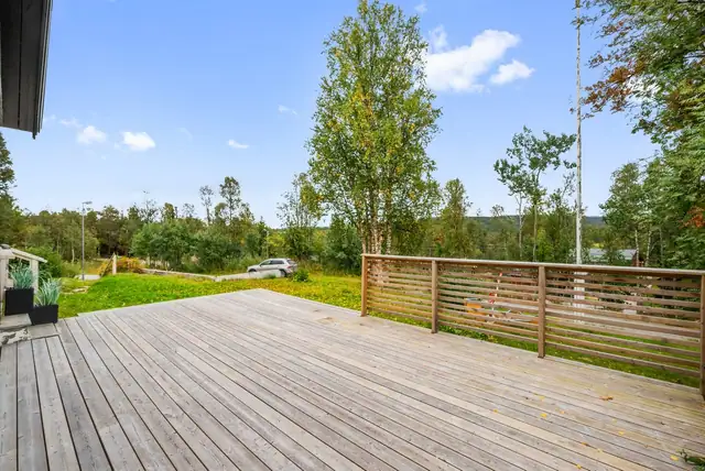 Enebolig med sentral og attraktiv beliggenhet på Glåmos. Nytt bad fra 2020. Romslig tomt. — bilde 5