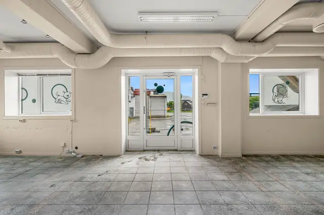 Stor næringsseksjon på ca 152 kvm BRA i 1. Etasje i Melhus Sentrum - Parkering - Stort potensial — bilde 5
