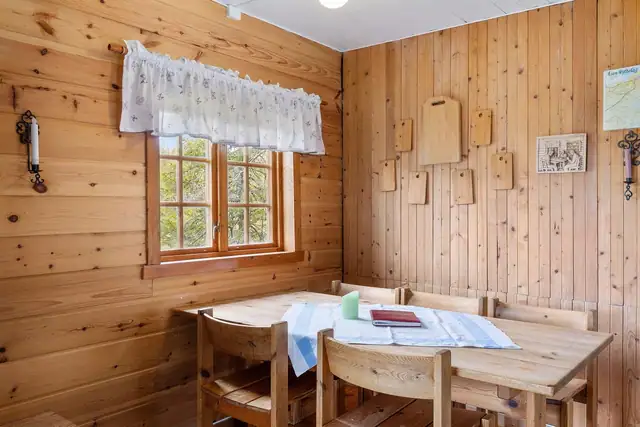 Cabin with mains electricity & secluded setting - Large 30 m² veranda - Short distance to fishing, hunting & walks — image 11