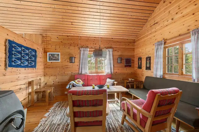 Cabin with mains electricity & secluded setting - Large 30 m² veranda - Short distance to fishing, hunting & walks — image 6