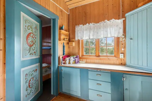 Cabin with mains electricity & secluded setting - Large 30 m² veranda - Short distance to fishing, hunting & walks — image 7