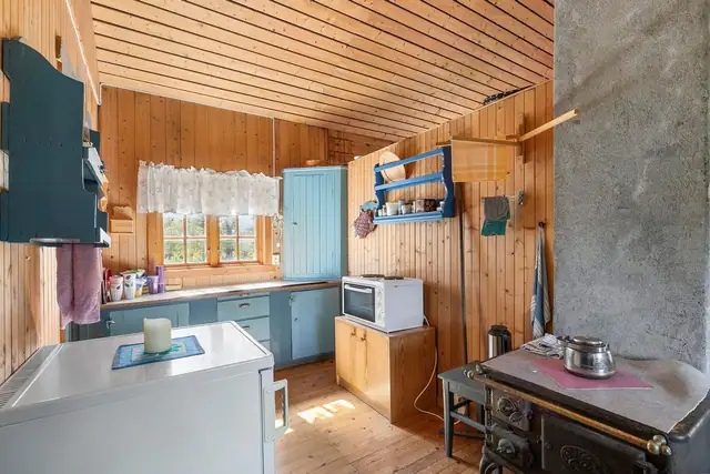 Cabin with mains electricity & secluded setting - Large 30 m² veranda - Short distance to fishing, hunting & walks — image 9