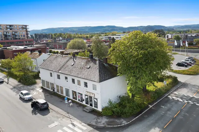 Kjøpmannsgata 2 - Midt i sentrum - Forretningslokaler i 1 etasje - Bolig i 2. etasje - Utviklingseiendom — bilde 1
